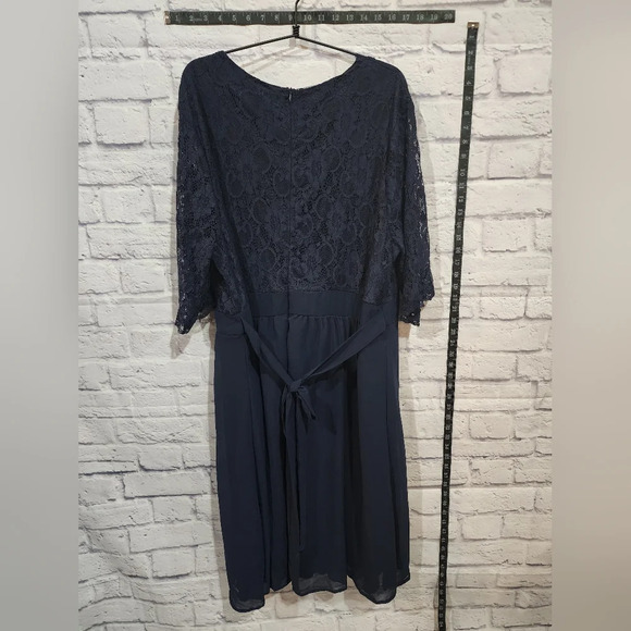 Navy Blue dress with lace bodice and slwevs and a flowy chiffon skirt Size 24W - Picture 2 of 6